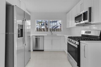 13011 SW 80th St in Miami, FL - Building Photo - Building Photo