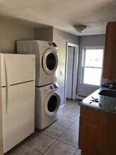 21 Middlesex Park, Unit 1st floor unit in Lowell, MA - Building Photo - Building Photo