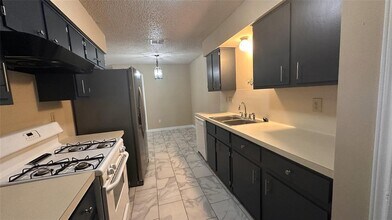 4003 Stonebridge Dr in Round Rock, TX - Building Photo - Building Photo