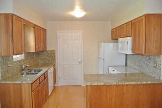 1080 Fairway Ct in Boulder, CO - Foto de edificio - Building Photo
