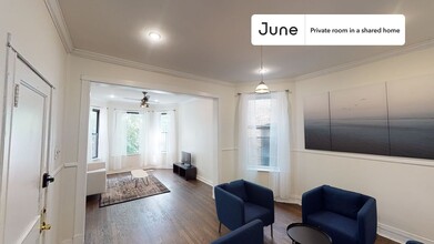 Private bedroom in 3 bed/1.5 bath Home in Chicago, IL - Building Photo - Building Photo
