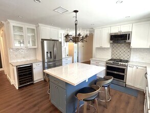 247 W Woodland Oaks Dr in San Dimas, CA - Building Photo - Building Photo