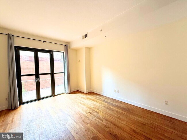 910 M St NW in Washington, DC - Building Photo - Building Photo