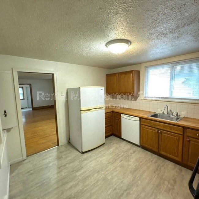 property at 3955 N Girard Ave