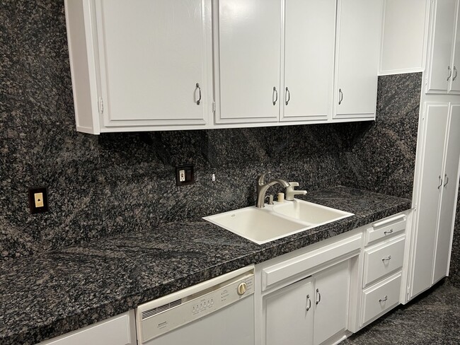 6160 Whitsett Ave in North Hollywood, CA - Building Photo - Building Photo