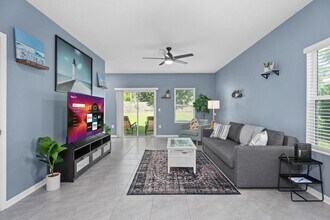 237 Aralia Ln in Jacksonville, FL - Building Photo - Building Photo