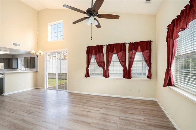 139 W Oaks Pl in Woodstock, GA - Foto de edificio - Building Photo