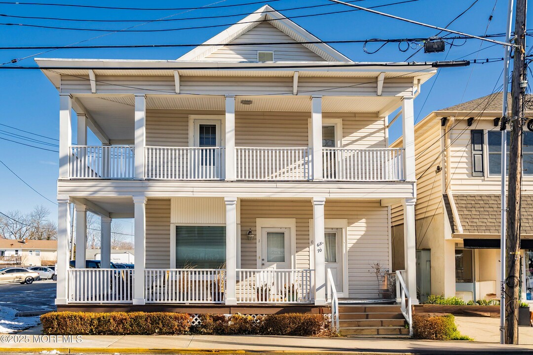 68 Main St in Manasquan, NJ - Building Photo