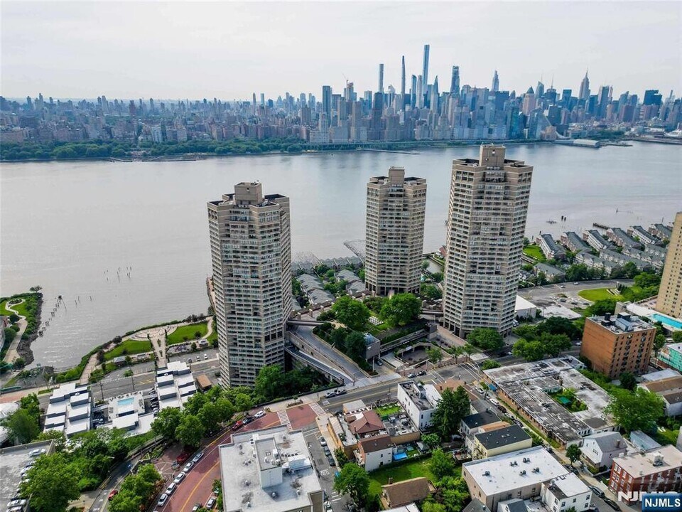 7004 John F. Kennedy Blvd in Guttenberg, NJ - Building Photo