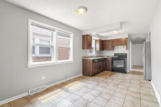 7216 S Central Park Ave in Chicago, IL - Building Photo - Building Photo