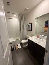 1205 Canterbury Ln in Ennis, TX - Foto de edificio - Building Photo
