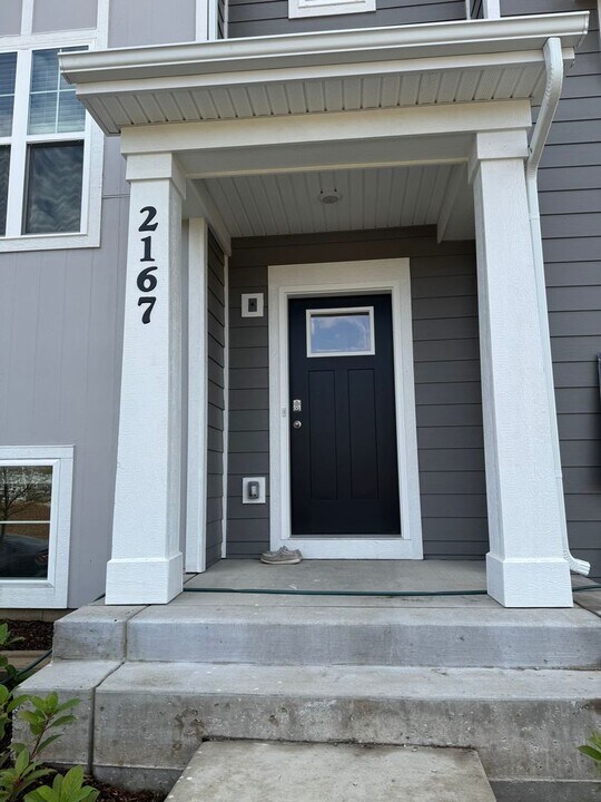2167 Yellowstone Blvd in Mundelein, IL - Building Photo