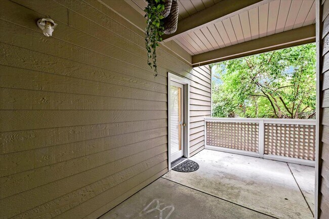 250 Santa Fe Terrace in Sunnyvale, CA - Foto de edificio - Building Photo
