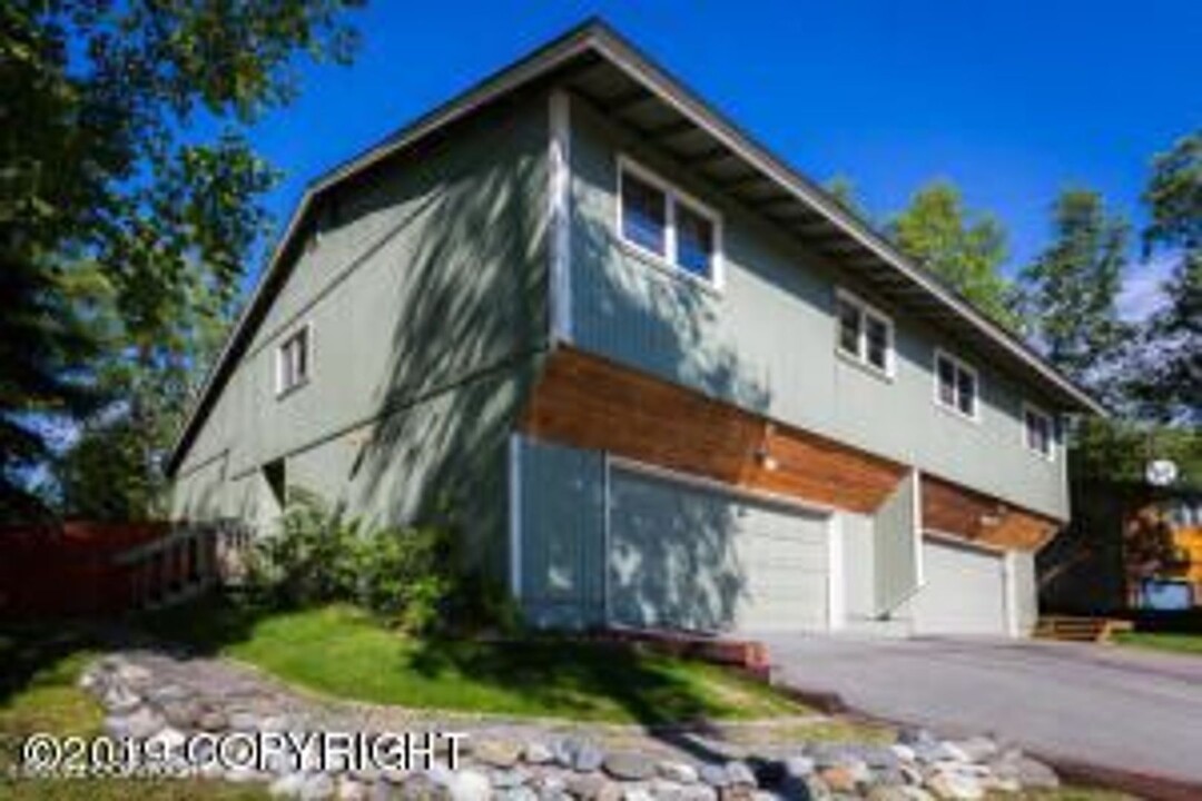 18727 Sarichef Loop in Anchorage, AK - Building Photo