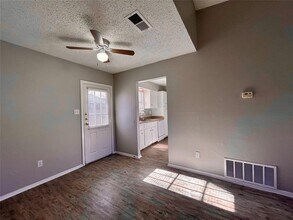 10409 Golden Meadow Dr in Austin, TX - Foto de edificio - Building Photo