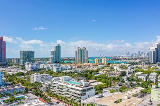 300 Collins Ave in Miami Beach, FL - Foto de edificio - Building Photo