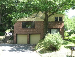 715 Triphammer Rd, Unit C in Ithaca, NY - Building Photo - Building Photo