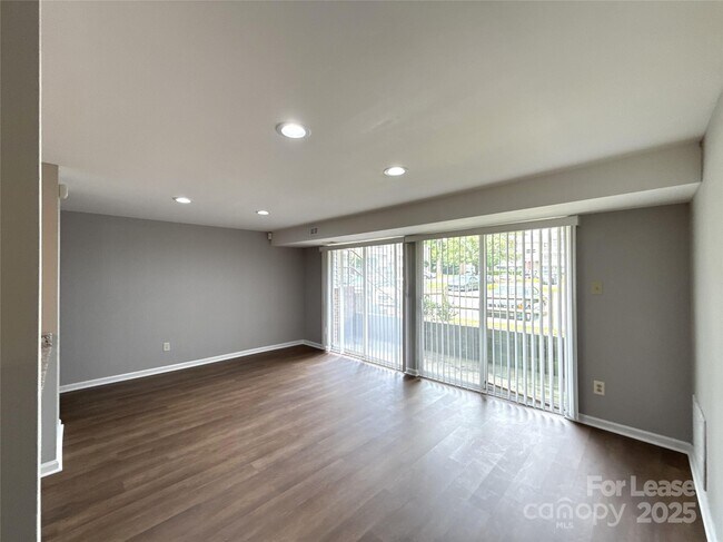 9329 Old Concord Rd in Charlotte, NC - Building Photo - Building Photo
