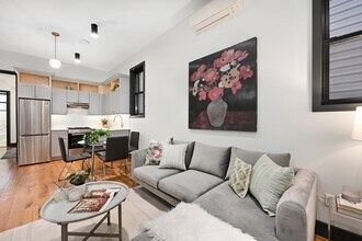 7 St Pauls Ave in Jersey City, NJ - Building Photo - Building Photo