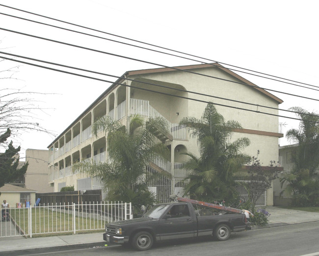 1535 Obispo Ave in Long Beach, CA - Foto de edificio - Building Photo