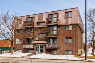 535 Ampère Av in Laval, QC - Building Photo