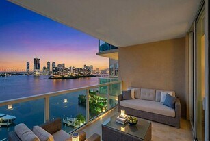 3330 NE 190th St in Miami, FL - Building Photo