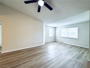 12700 Equestrian Cir in Ft. Myers, FL - Foto de edificio - Building Photo