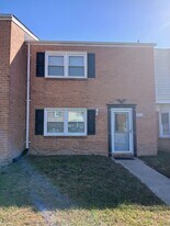 412 Chinaberry Cir in Virginia Beach, VA - Building Photo