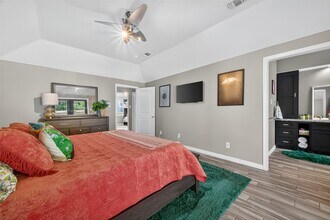 5310 Holly View Dr in Houston, TX - Building Photo - Building Photo