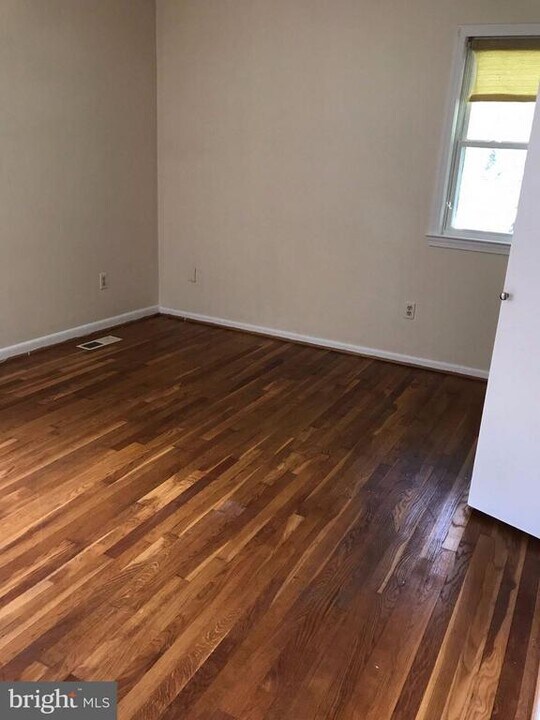 1724 Burning Tree Dr in Vienna, VA - Building Photo