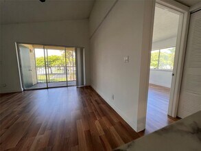 5612 Rock Island Rd, Unit 155 in Tamarac, FL - Building Photo - Building Photo