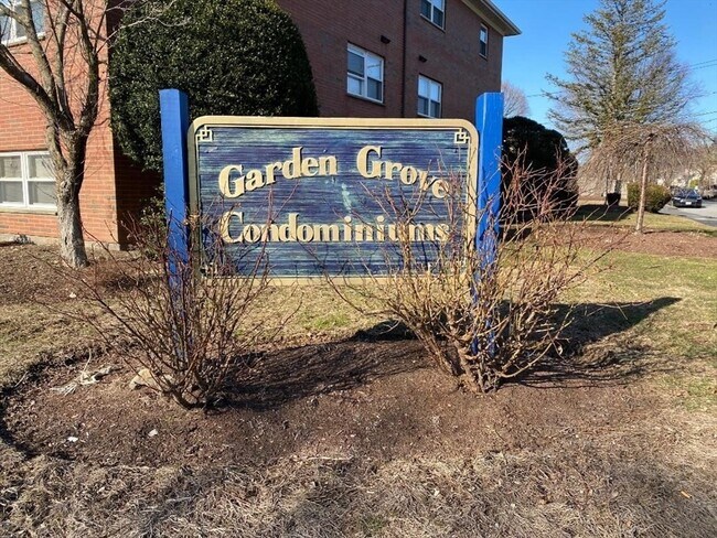 32 Whitman Rd in Waltham, MA - Building Photo - Building Photo