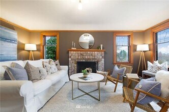 626 NW 82nd St in Seattle, WA - Foto de edificio - Building Photo