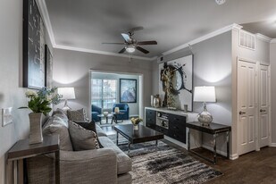 The Allure in San Antonio, TX - Building Photo