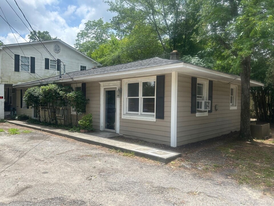 1019 Monticello St in West Columbia, SC - Building Photo
