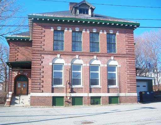 24 Larkin St in Bangor, ME - Foto de edificio