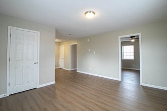 7-407 Thompsonville Ln in Oak Grove, KY - Foto de edificio - Building Photo