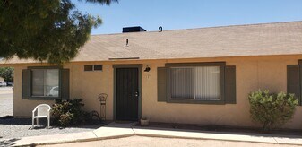 13652 Pauhaska Rd, Unit B in Apple Valley, CA - Building Photo
