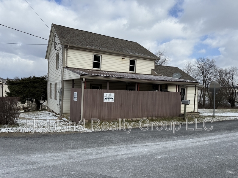 2296 Valley Rd in Manheim, PA - Building Photo