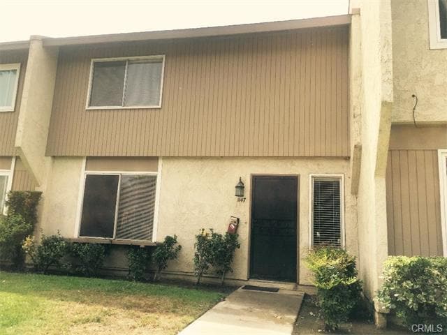 1147 Clark St in Riverside, CA - Foto de edificio