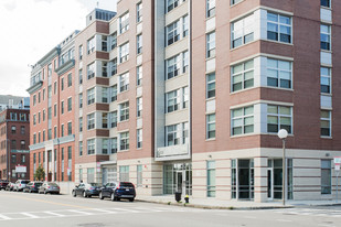 Albany Street Apartments, 601 in Boston, MA - Foto de edificio - Building Photo