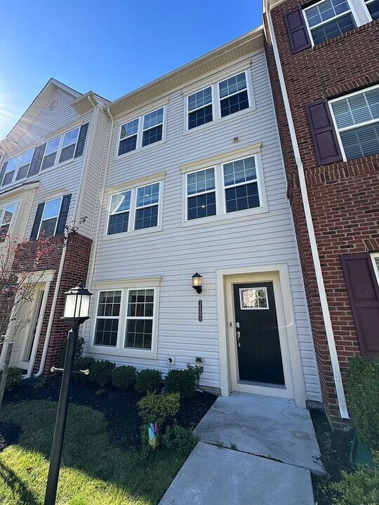 7585 Marston Way in Elkridge, MD - Foto de edificio