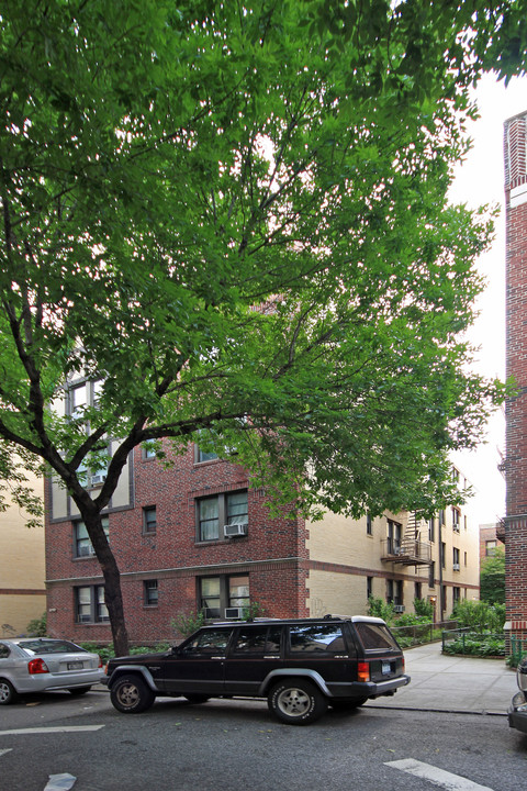 43-19 41st St in Long Island City, NY - Building Photo