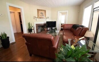 607 Colonial Cir SE, Unit Unit 3 in Marietta, GA - Building Photo - Building Photo