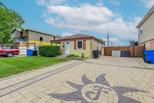 4677 W 84th Pl in Chicago, IL - Building Photo - Building Photo