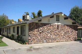 12th Place Apartments in Merced, CA - Building Photo - Building Photo