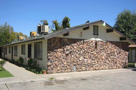 12th Place Apartments in Merced, CA - Foto de edificio - Building Photo