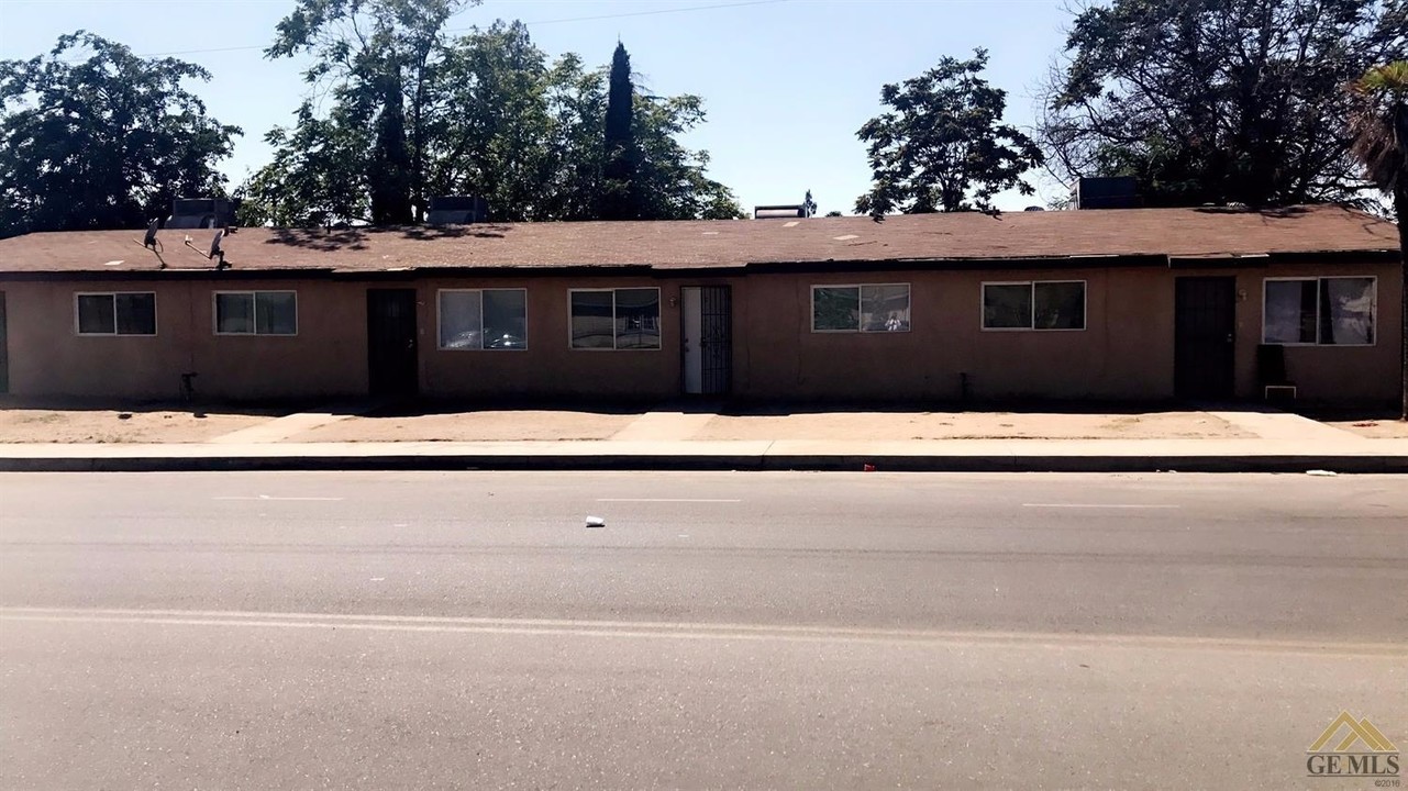 1330 Kentucky St in Bakersfield, CA - Building Photo