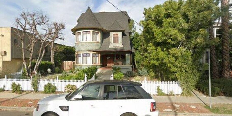 2325 Portland St in Los Angeles, CA - Building Photo
