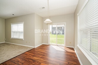 877 Blue Ash Trail in Greenwood, IN - Foto de edificio - Building Photo